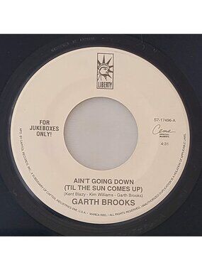 Garth Brooks - Ain't Going Down Til The Sun Comes Up / Kickin & Screamin 45 1993